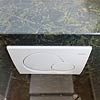 Badezimmer / WC &nbsp;Verde Dorato als Sanblockverkleidung.