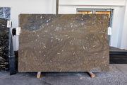 Exklusiv Serie Jurassic Brown: ein einzigartiger Limestone (Weichgestein) aus Spanien, Zuschnitte für Bäder.