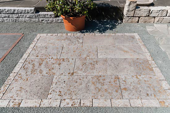 Küche mit Spülenplatte und Inselplatte aus TecStone.