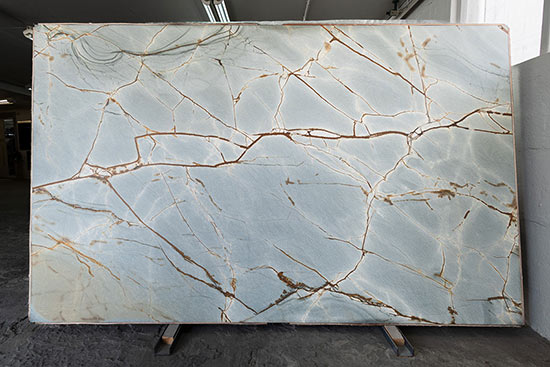 Naturstein-Unmaßtafel Roma Blue, gebürstet.